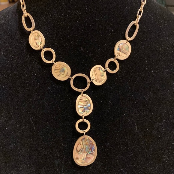 Gold tone and abalone necklace - Picture 1 of 3